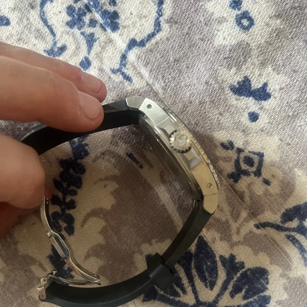 Beautiful Gucci Diver 45mm Luminous Rubber Strap Mens Watch 100% authentic🇮🇹! - Picture 3 of 8